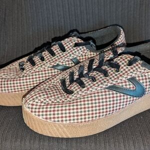 Tretorn NYLITE PLUS BOLD Burgundy Plaid Lace Up Platform Sneakers Women 8M NEW